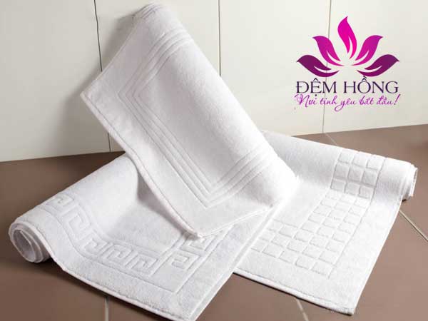 Mẫu khăn chùi chân trắng chất cotton nhập khẩu cho khách sạn